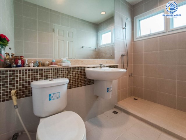 *****บ้านเดี่ยวมือสองกรุงเทพมหานคร ม.สราญสิริ รามอินทรา2 เนื้อที่มากถึง 59.5 ตร.ว. ฟังก์ชัน 3 ห้องนอน 3 ห้องน้ 2 ที่จอดรถ แถมฟรี! 2 เครื่องปรับอากาศ 1 เครื่องทำน้ำอุ่น บนทำเลแห่งการเดินทาง ใกล้ทางด่วน "ฉลองรัช" ราคาคุ้ม!